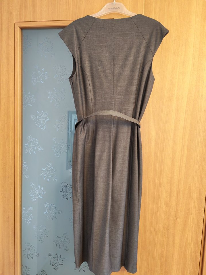 Gri V Yaka Kemerli Uzun Elbise - Görsel 2