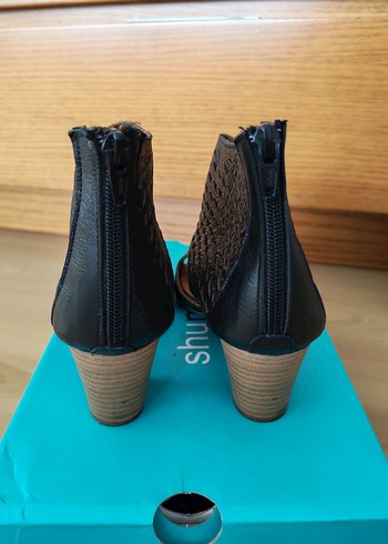 Siyah Baskılı Hakiki Deri Lazer Kesim Kadın Topuklu Ayakkabı - Görsel 4