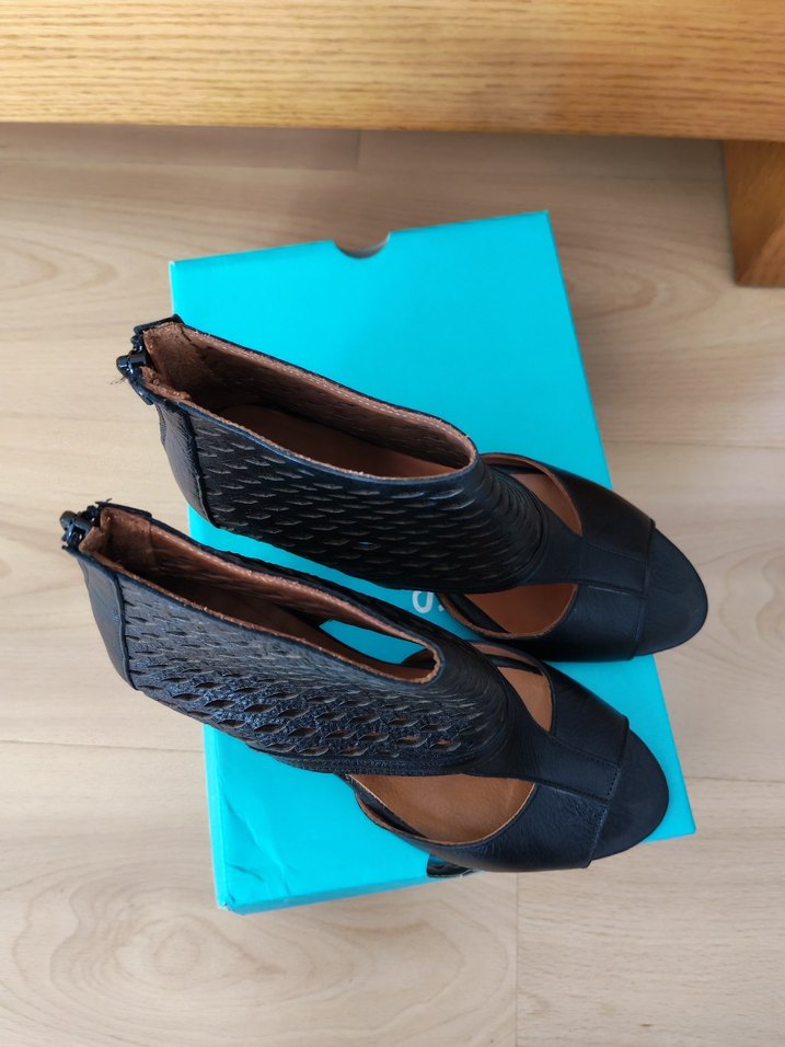 Siyah Baskılı Hakiki Deri Lazer Kesim Kadın Topuklu Ayakkabı - Görsel 5