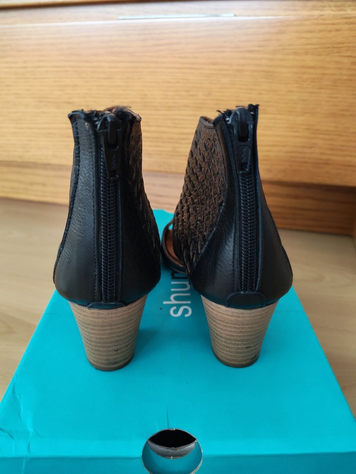 Siyah Baskılı Hakiki Deri Lazer Kesim Kadın Topuklu Ayakkabı - Görsel 4