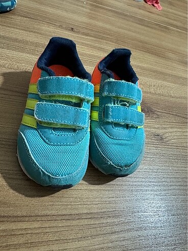 Adidas spor ayakkabı