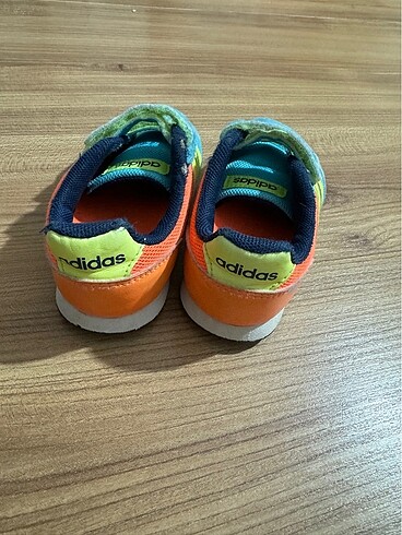 22 Beden Adidas spor ayakkabı