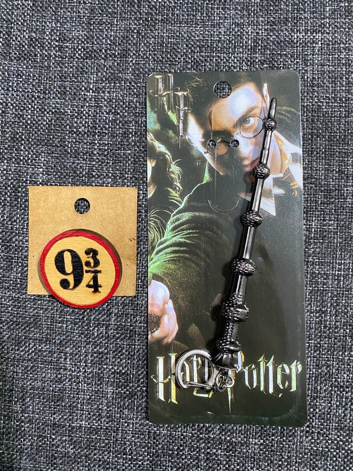 Gri Harry Potter Asa Anahtarlık ve 9¾ Rozet - Görsel 2