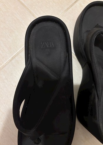 Zara Siyah Dolgu Topuklu Kadın Terlik