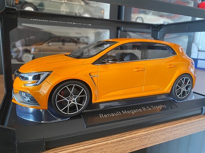 Beden RENAULT MEGANE RS TROPHY 1:18 ÖLÇEK NOREV - HOBİ MODEL06