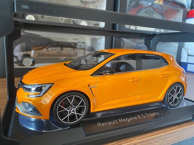 Beden Renk RENAULT MEGANE RS TROPHY 1:18 ÖLÇEK NOREV - HOBİ MODEL06