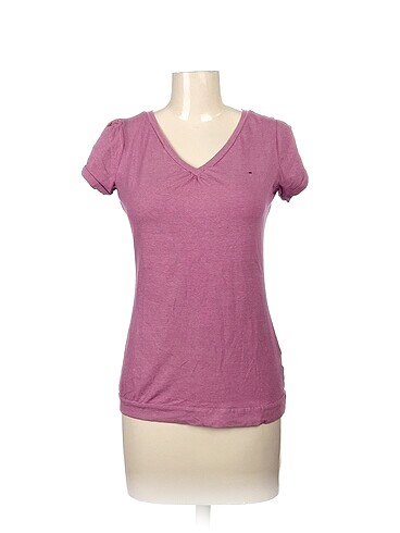 Tommy Hilfiger T-shirt %70 İndirimli.