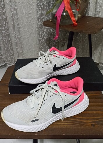 35,5 Beden Nike ayakkabı