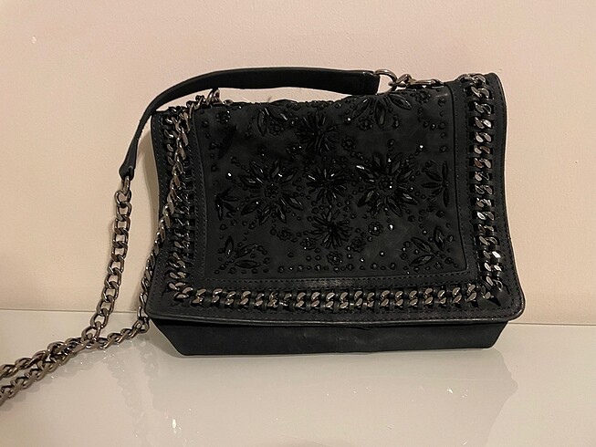 Zara Siyah taşlı kol çantası