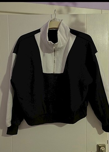 Siyah Beyaz Yarım Fermuarlı Sweatshirt - Görsel 3