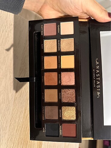 Beden Anastasia Beverly Hills Soft Glam Far Paleti