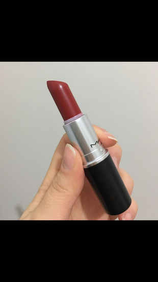 MAC Mac- Russian Red Ruj