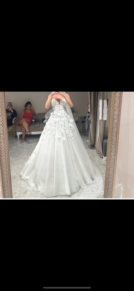 3 boyutlu çiçekli gelinlik - Görsel 2