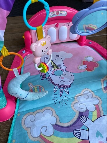 Unicorn piyanolu oyun halısı