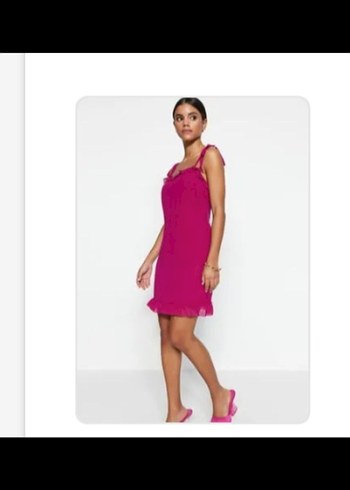 Pembe Mini Fırfırlı Askılı Elbise