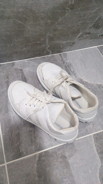 Polaris beyaz spor ayakkabı 
