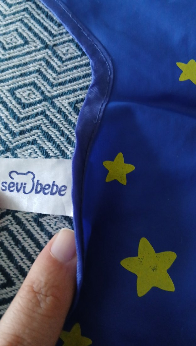 Mavi Parlak Desenli Sıvı Geçirmez Bebek Önlüğü - Görsel 2