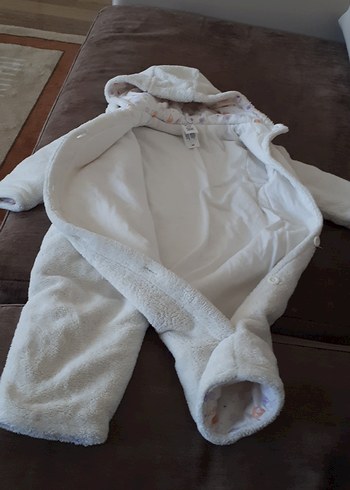 Kapüşonlu Beyaz Nakışlı Bebek Tulumu - Görsel 3