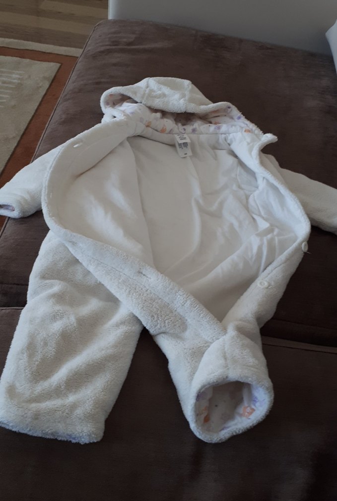 Kapüşonlu Beyaz Nakışlı Bebek Tulumu - Görsel 3