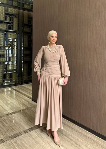 Uzun Kollu Kahverengi Dökümlü Uzun Elbise - Görsel 3