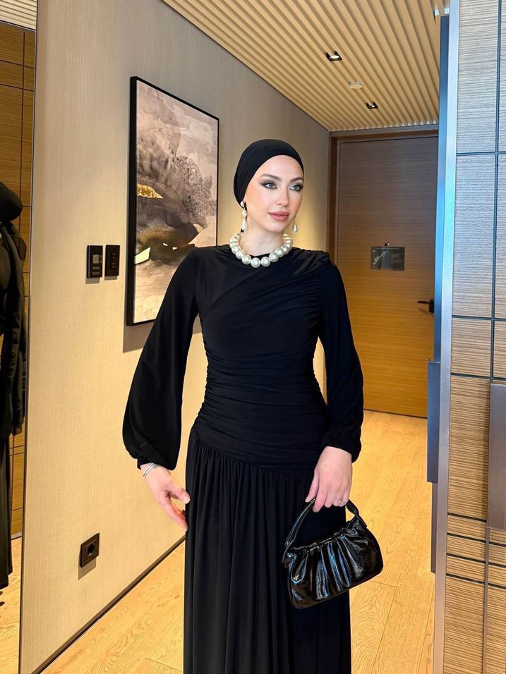 Uzun Kollu Kahverengi Dökümlü Uzun Elbise - Görsel 2