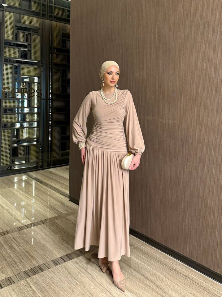 Uzun Kollu Kahverengi Dökümlü Uzun Elbise - Görsel 3