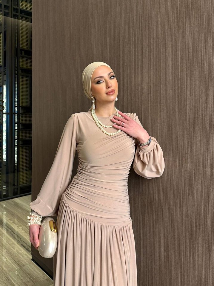 Uzun Kollu Kahverengi Dökümlü Uzun Elbise - Görsel 4