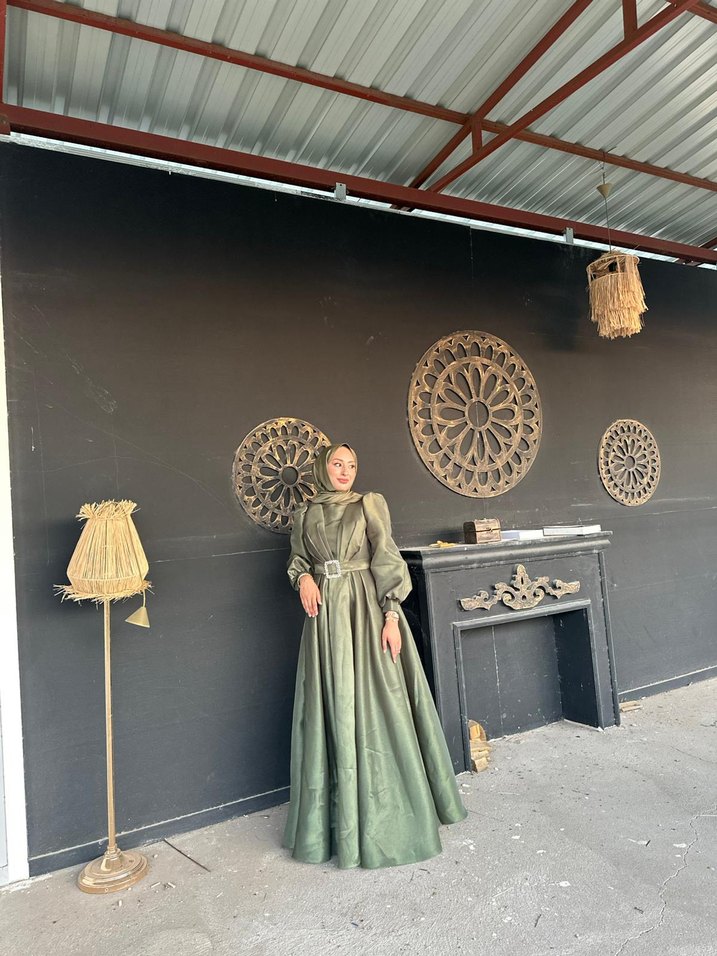 Uzun, Drapeli, Yüksek Yakalı Kadın Abiye - Görsel 3