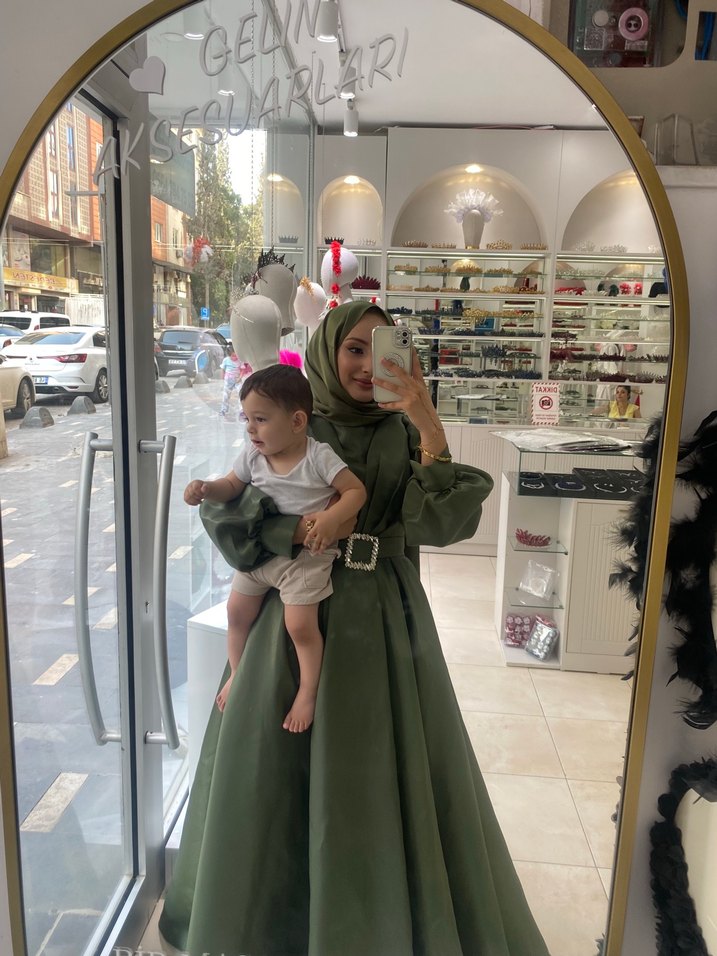 Uzun, Drapeli, Yüksek Yakalı Kadın Abiye - Görsel 4