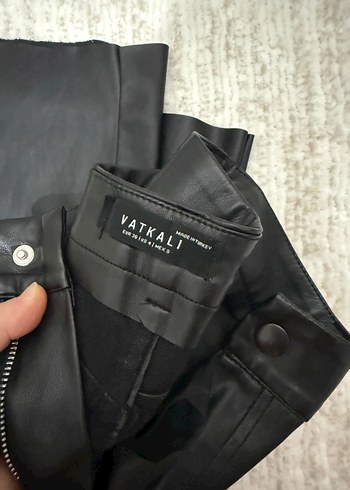 Vatkalı Siyah Deri Kadın Pantolon - Premium - Görsel 2