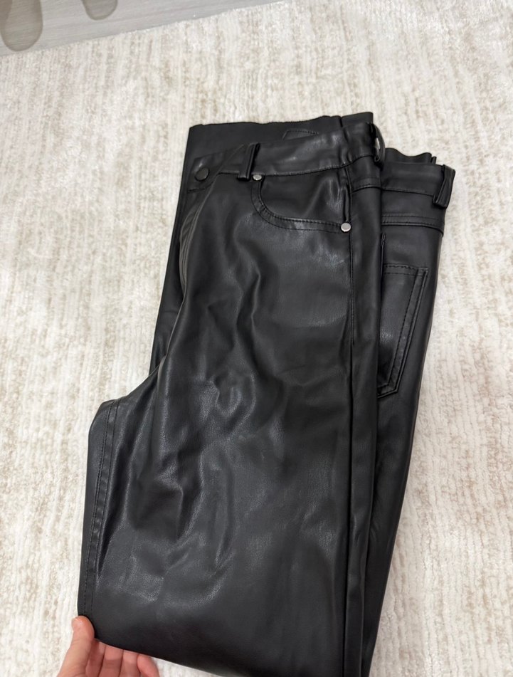 Vatkalı Siyah Deri Kadın Pantolon - Premium - Görsel 3