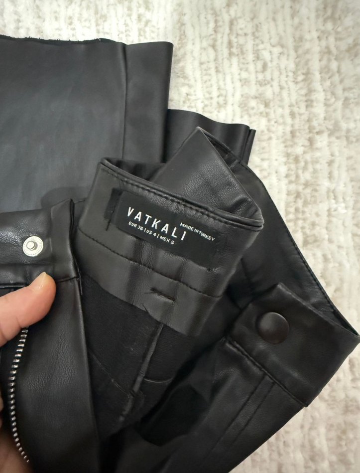 Vatkalı Siyah Deri Kadın Pantolon - Premium - Görsel 2