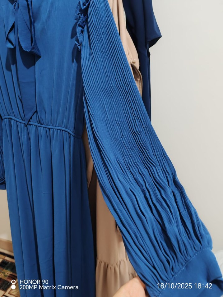Uzun Mavi Fırfırlı Modern Klasik Elbise - Görsel 3