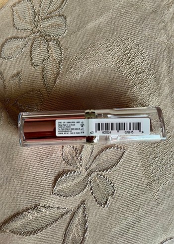Beden Loreal Glow Paradise Ruj