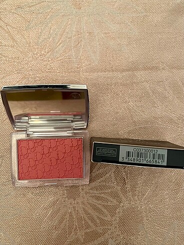 Beden Dior Rosy Glow Rosewood Allık