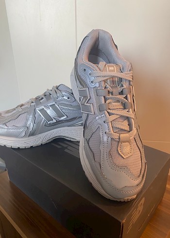 NEW BALANCE 1906