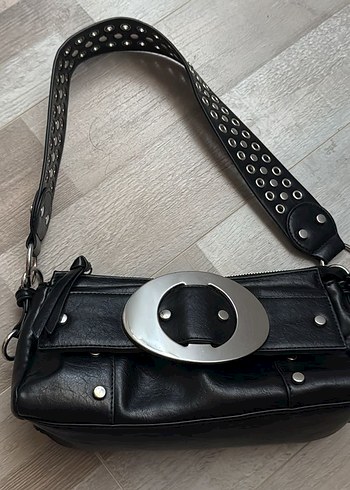 Kemer Tokalı Siyah Gotik Deri Kadın Çanta