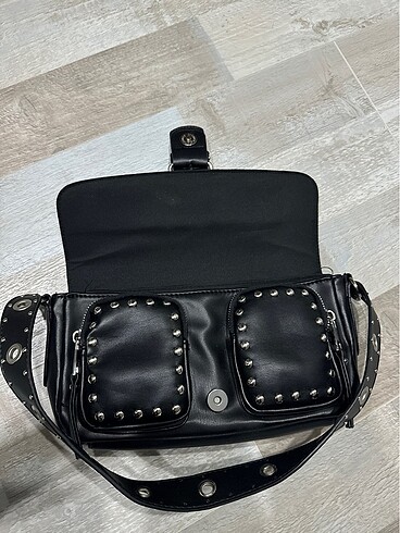 Beden siyah Renk stradivarius zımbalı çanta