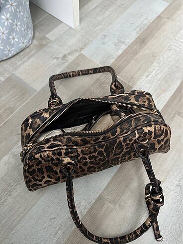  Beden kahverengi Renk bershka leopar çanta