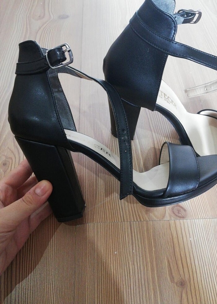 Topuklu sandalet - Görsel 2