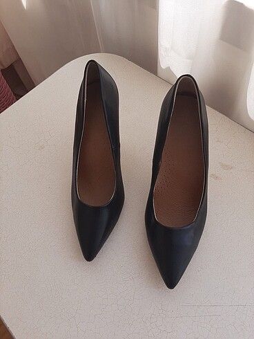 39 numara siyah deri stiletto