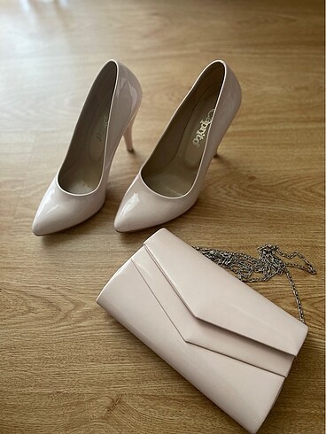 Stiletto ve çanta