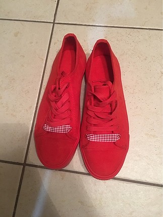 Bershka kırmızı ayakkabı