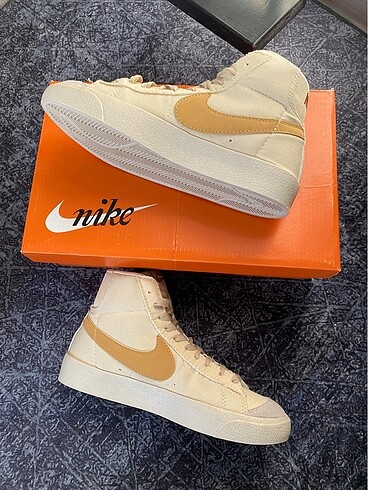 Nike Blazer Mid 77