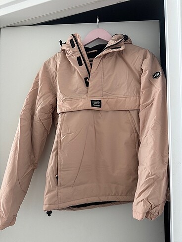 Pull and Bear Mont