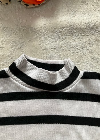 Çizgili Boğazlı Crop Kadın Kazak - Görsel 3