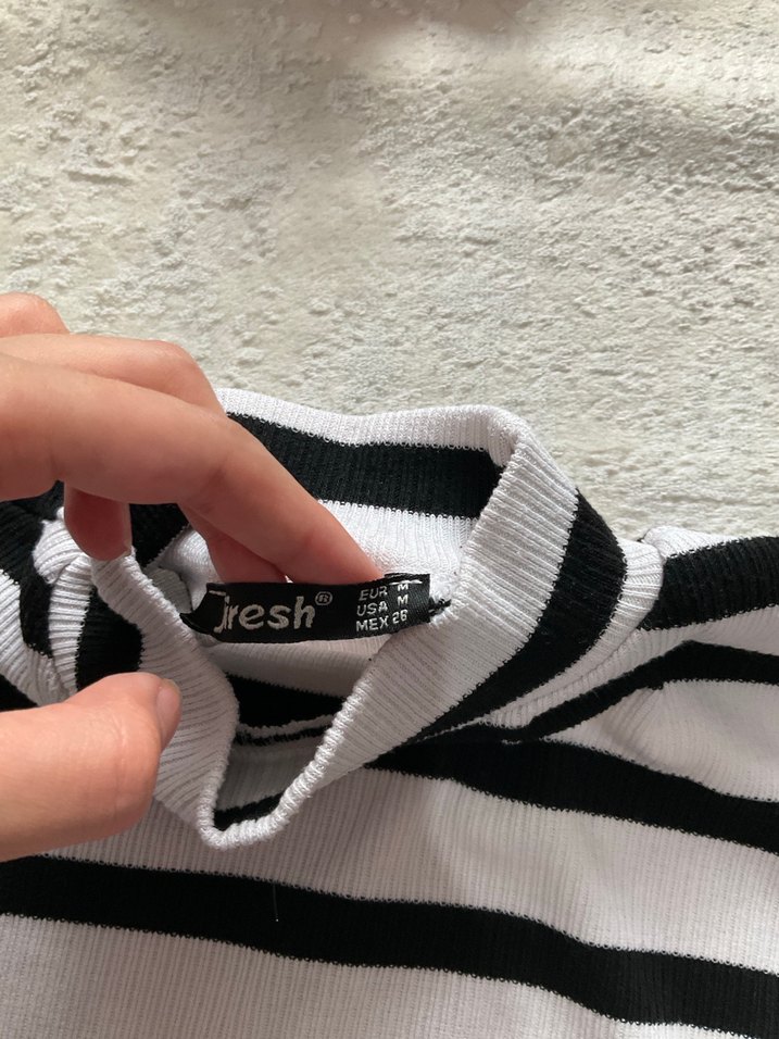 Çizgili Boğazlı Crop Kadın Kazak - Görsel 4