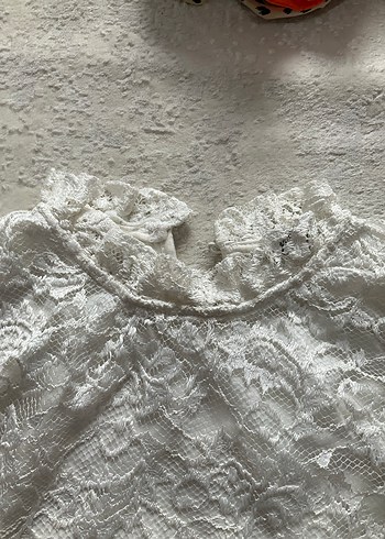 Dantel Detaylı Beyaz Kolsuz Bluz - Görsel 3