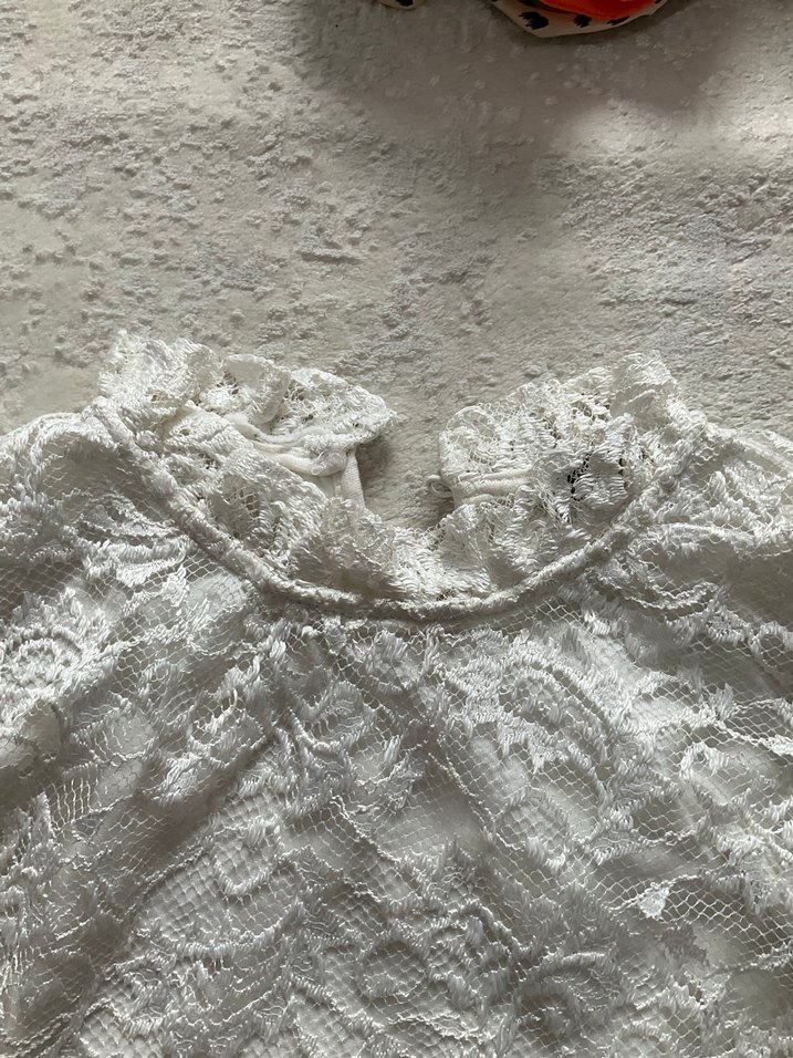 Dantel Detaylı Beyaz Kolsuz Bluz - Görsel 3