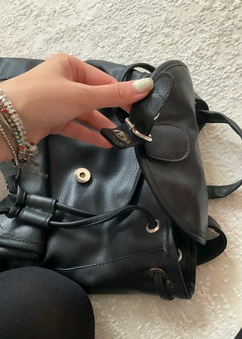 Siyah Deri Kadın Sırt Çantası - Görsel 3